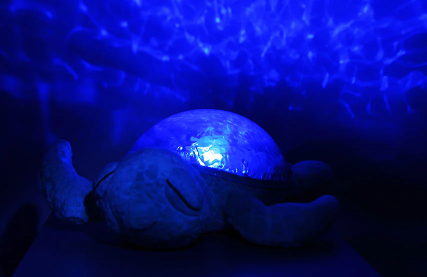 Tranquil Turtle™ — kojący biały szum i nocne światło projektora